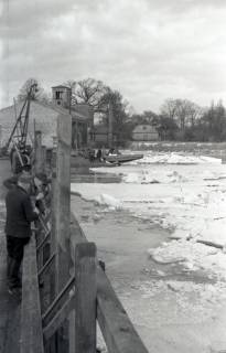 ARH NL Koberg 9541, Zugefrorene Leine und Wasserkunst, Herrenhausen, 1945