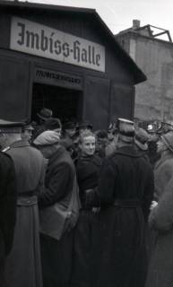ARH NL Koberg 9554, Razzia am Hauptbahnhof zur Eindämmung von Schwarzhandel, Hannover, 1945
