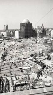 ARH NL Koberg 9602, Bauarbeiten am Steintor, hinten das Anzeiger-Hochhaus, Hannover, nach 1953