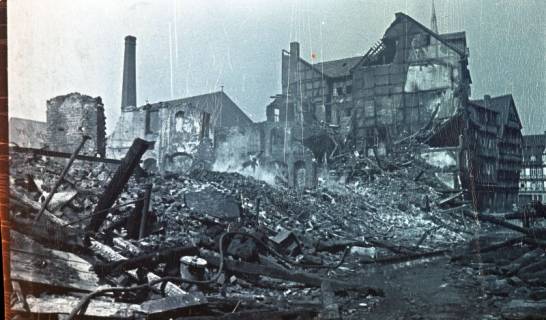 ARH NL Koberg 9685, Zerstörte Häuser in der Altstadt, Hannover, 1943