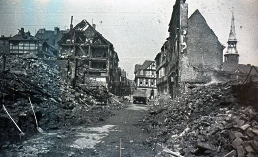 ARH NL Koberg 9696, Zerstörte Häuser in der Altstadt, Hannover, 1943