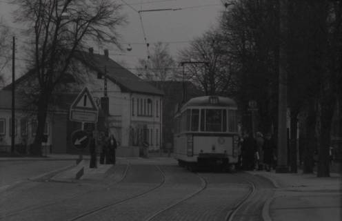 ARH NL Koberg 974, Straßenbahnhaltestelle mit Straßenbahn, Gleidingen, 1974