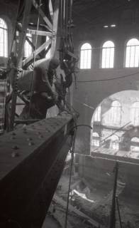 ARH NL Koberg 9751, Arbeiter beim Wiederaufbau der Oper, Hannover, 1951