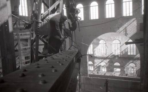 ARH NL Koberg 9752, Arbeiter beim Wiederaufbau der Oper, Hannover, 1951
