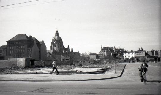 ARH NL Koberg 9756, Zerstörte Innenstadt mit Neuem Rathaus, Hannover, 1949