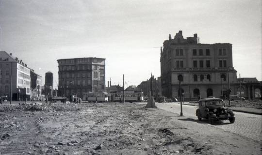 ARH NL Koberg 9761, Bauarbeiten am Aegidientorplatz, hinten die Gartenkirche St. Marien, Hannover, 1949