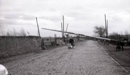 ARH NL Koberg 9826, Illegaler Grenzübertritt, am Grenzübergang Helmstedt/Marienborn, 1946