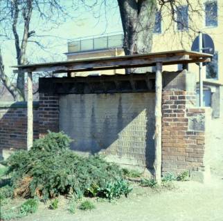 ARH NL Machinowski 139, Steinplatte mit Inschrift (Auf der Burg), Pattensen, 1979