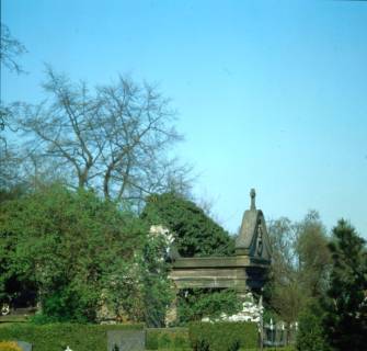 ARH NL Machinowski 340, Grabmal auf dem Friedhof, Lemmie, 1981