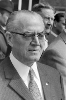 ARH NL Mellin 01-003/0004, Eröffnung des Verkehrsübungsplatzes auf dem Schulhof der Grundschule in Großburgwedel, zwischen 1966/1967