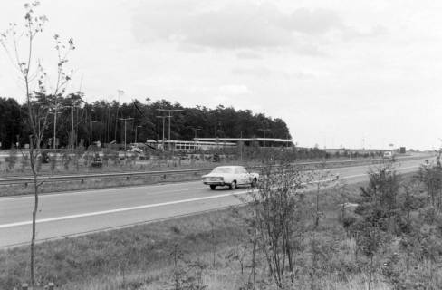 ARH NL Mellin 01-005/0008, Blick auf die Raststätte Hasbruch-Nord und A 28, ohne Datum