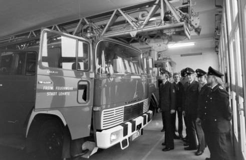 ARH NL Mellin 01-020/0010, Übergabe neue Drehleiter DLK 23/12 an die Feuerwehr Lehrte, 1970