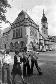 ARH NL Mellin 01-020/0015, Schlossplatz, mit Blick auf Bomann-Museum und Turm der Stadtkirche, in Celle, ohne Datum