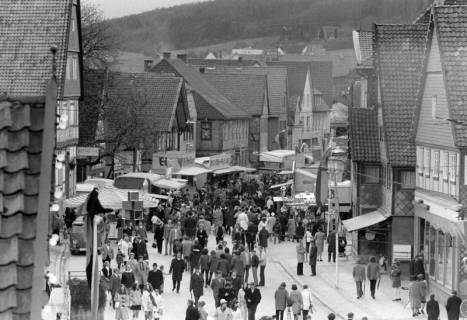ARH NL Mellin 01-021/0022, Volksfest? in der Innenstadt, Springe, ohne Datum