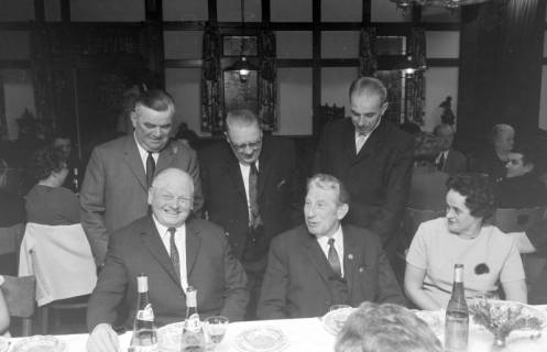 ARH NL Mellin 01-026/0017, Feier zum 50-jährigen Betriebsjubiläum des Baugeschäfts Georg Gieseke, Lehrte in der Gaststätte Just in Steinwedel, 1970