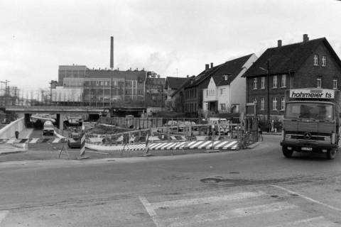 ARH NL Mellin 01-031/0001, Neubau der Bahnunterführung (im Hintergrund die Zuckerfabrik), Lehrte, ohne Datum