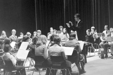 ARH NL Mellin 01-034/0012, Schulorchester des Gymnasiums Burgdorf bei einem Konzert im Schulzentrum, Burgdorf, ohne Datum