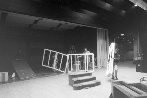 ARH NL Mellin 01-034/0025, Auftritt der Landesbühne? in der Aula des Gymnasiums, Burgdorf, ohne Datum