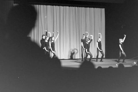 ARH NL Mellin 01-035/0011, Tanzaufführung, um 1970
