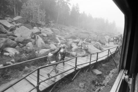 ARH NL Mellin 01-038/0008, Schülergruppe? auf dem Goetheweg auf dem Brocken, nach 1989