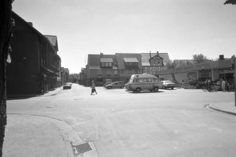 ARH NL Mellin 01-040/0018, Kreuzung Lange Straße / Bahnhofstraße / Kirchstraße mit dem EDEKA Aktiv-Markt Menge, Wustrow (Wendland), nach 1989