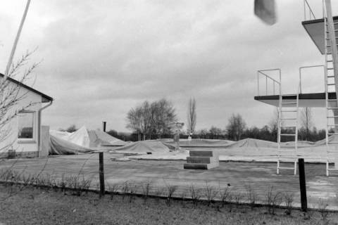 ARH NL Mellin 01-045/0023, Einsturz der Traglufthalle des Schwimmbades in Uetze, um 1980