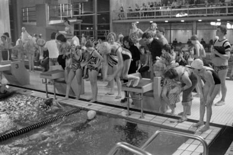 ARH NL Mellin 01-046/0002, Hallenbad, Lehrte, um 1975