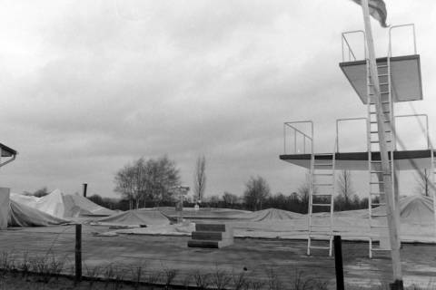ARH NL Mellin 01-047/0010, Einsturz der Traglufthalle des Schwimmbades in Uetze, um 1980