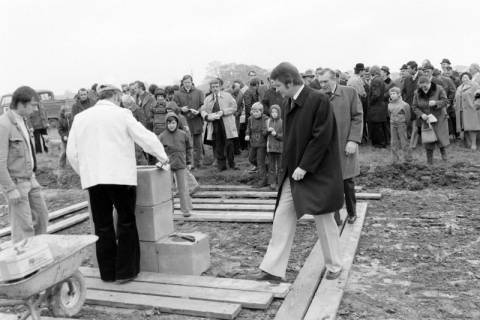 ARH NL Mellin 01-049/0012, Jürgen Bauermeister bei einer Grundsteinlegung(?), zwischen 1971/1981