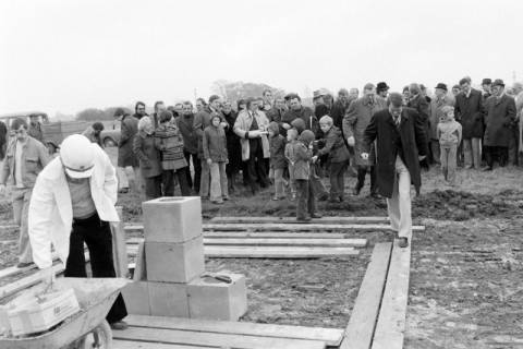ARH NL Mellin 01-049/0013, Jürgen Bauermeister bei einer Grundsteinlegung(?), zwischen 1971/1981
