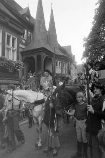 ARH NL Mellin 01-055/0012, Mittelalter-Umzug vor dem alten Rathaus, Einbeck, ohne Datum