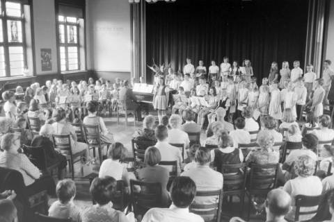 ARH NL Mellin 01-062/0020, Konzert? im Saal des Gemeindezentrums der Kirchengemeinde St. Pankratius, Burgdorf, ohne Datum