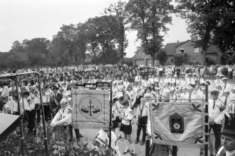 ARH NL Mellin 01-063/0004, Kreismusiktreffen des Kreisschützenverbandes Burgdorf in Schillerslage, wohl 1974