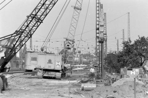 ARH NL Mellin 01-078/0013, Seilbagger Mb2 von Menck & Hambrock? beim Bau der Unterführung der heutigen Berliner Allee(?), Lehrte, ohne Datum