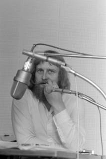 ARH NL Mellin 01-085/0002, Peter Ehlebracht der Band "Insterburg & Co." in Hermann Hoffmanns Tonstudio "Sender Zitrone", Burgdorf, ohne Datum