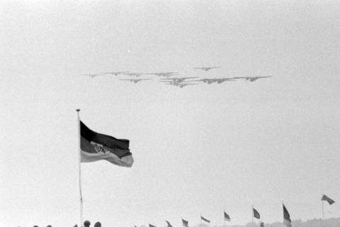 ARH NL Mellin 01-086/0006, Ehrenparade zur Verabschiedung des Bundeskanzlers Dr. Konrad Adenauer, Wunstorf, 1963