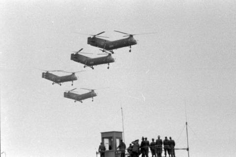 ARH NL Mellin 01-086/0007, Ehrenparade zur Verabschiedung des Bundeskanzlers Dr. Konrad Adenauer, Wunstorf, 1963