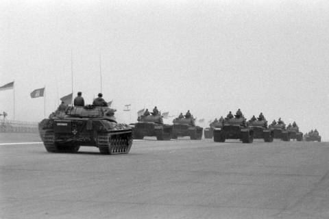 ARH NL Mellin 01-086/0010, Ehrenparade zur Verabschiedung des Bundeskanzlers Dr. Konrad Adenauer, Wunstorf, 1963