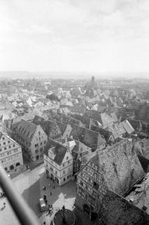 ARH NL Mellin 01-088/0009, Blick von einem Turm auf eine Stadt, ohne Datum