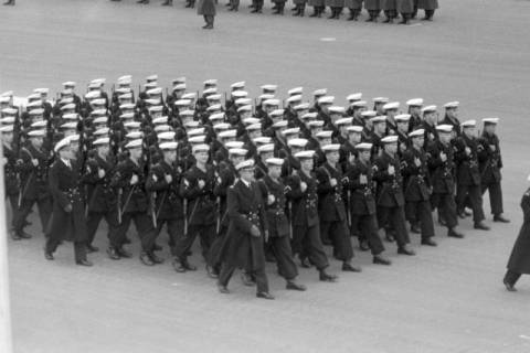 ARH NL Mellin 01-089/0007, Ehrenparade zur Verabschiedung des Bundeskanzlers Dr. Konrad Adenauer, Wunstorf, 1963