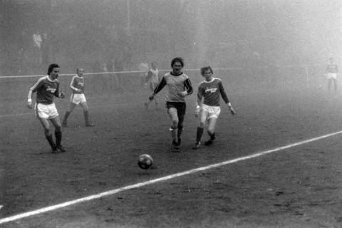 ARH NL Mellin 01-094/0014, Fußballspiel im Nebel, ohne Datum