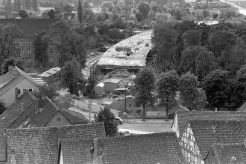 ARH NL Mellin 01-101/0026, Blick von der Pankratiuskirche in Richtung Westen auf den Bau der Eisenbahnbrücke der B188, Burgdorf, ohne Datum