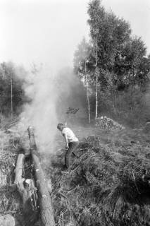 ARH NL Mellin 01-106/0020, Feuerwehr im Wald, ohne Datum