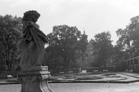 ARH NL Mellin 01-111/0006, Statue und Gartenanlage, ohne Datum