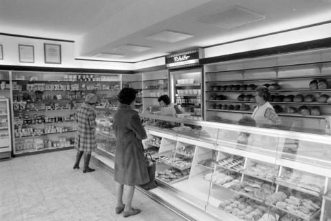 ARH NL Mellin 01-114/0001, Lebensmittelgeschäft mit Tchibo Frisch-Depot, nach 1963