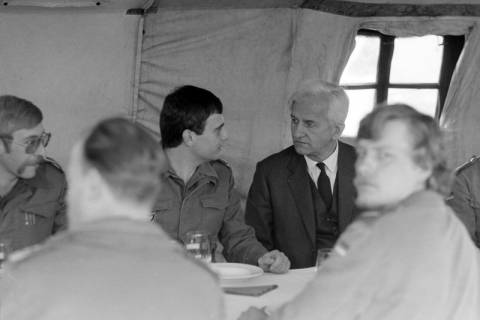 ARH NL Mellin 01-117/0003, Richard von Weizsäcker bei einer militärischen Veranstaltung, ohne Datum