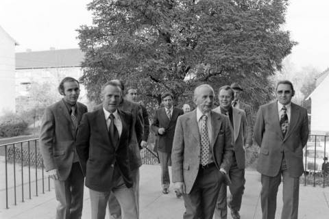 ARH NL Mellin 01-117/0007, Eine Gruppe von Männern, ohne Datum