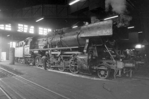 ARH NL Mellin 01-120/0002, Eisenbahn im Lokschuppen, Lehrte(?), um 1970