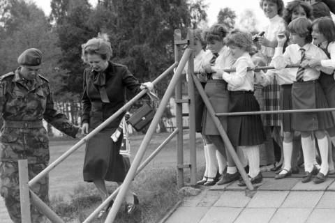 ARH NL Mellin 01-120/0011, Margaret Thatcher zu Besuch bei Grundschülern, ohne Datum