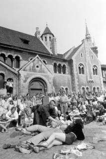 ARH NL Mellin 01-128/0018, Veranstaltung vor der Burg Dankwarderode, Braunschweig, ohne Datum